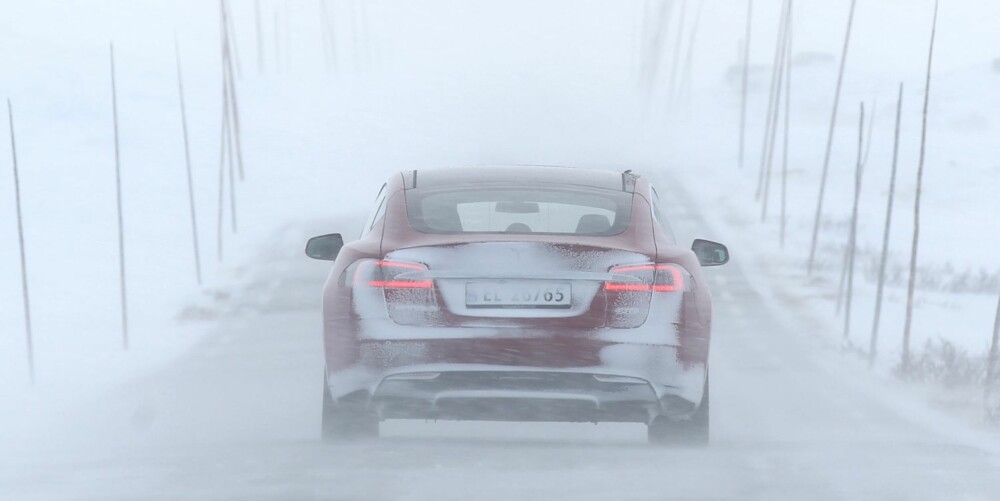 DUGER: Nå vet vi at Tesla Model S duger om vinteren også. I kulda holder batterikapasiteten bra om du bruker den med omhu. DUGER: Nå vet vi at Tesla Model S duger om vinteren også. I kulda holder batterikapasiteten bra om du bruker den med omhu.