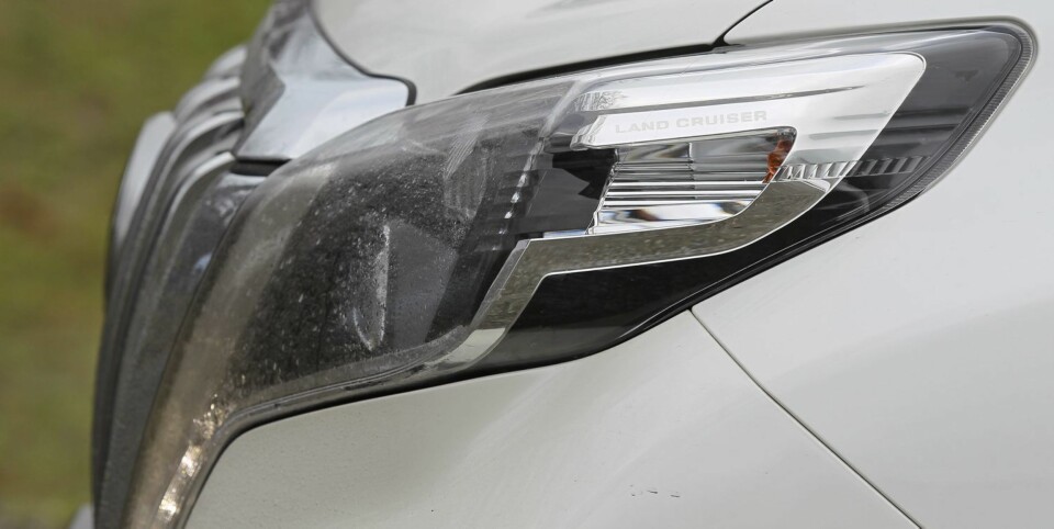 SYNLIG: Mer LED og mer krom er blant Toyotas virkemidler for å få Land Cruiser til å virke tidsriktig. FOTO: Petter Handeland