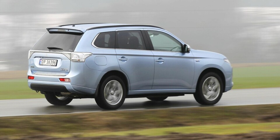 GODE YTELSER: De tre motorene - en bensinmotor og to elmotorer - yter til sammen 202 hestekrefter. Det gir gode ytelser.