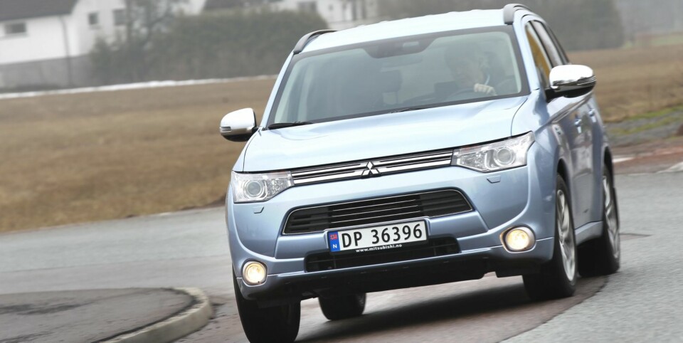 Mitsubishi Outlander PHEV biltest 2014