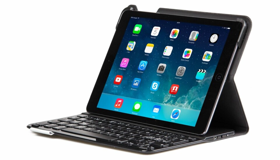 LEKKERT: iPad-tastaturet til Logitech er lekkert, men vi blir ikke helt komfortable med den litt skeive skrivestillingen.