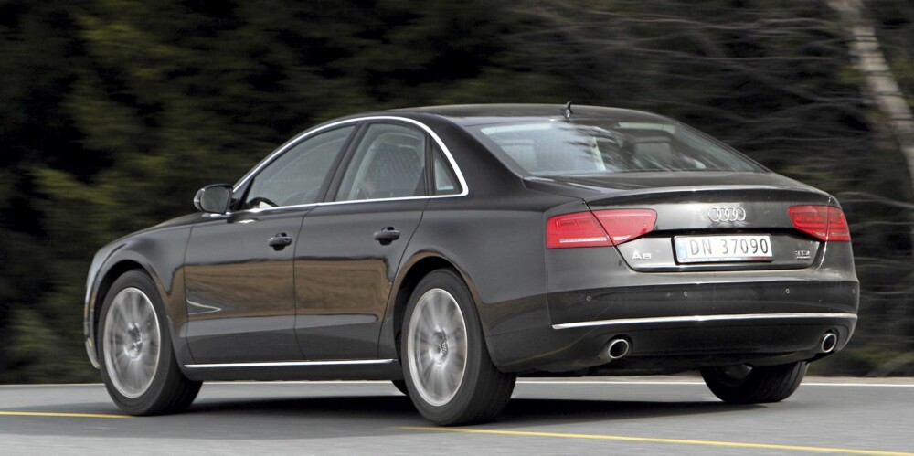DISKRESJON: Det er mer dempet eleganse enn støyende brauting ved Audi A8. Og det liker vi. DISKRESJON: Det er mer dempet eleganse enn støyende brauting ved Audi A8. Og det liker vi.