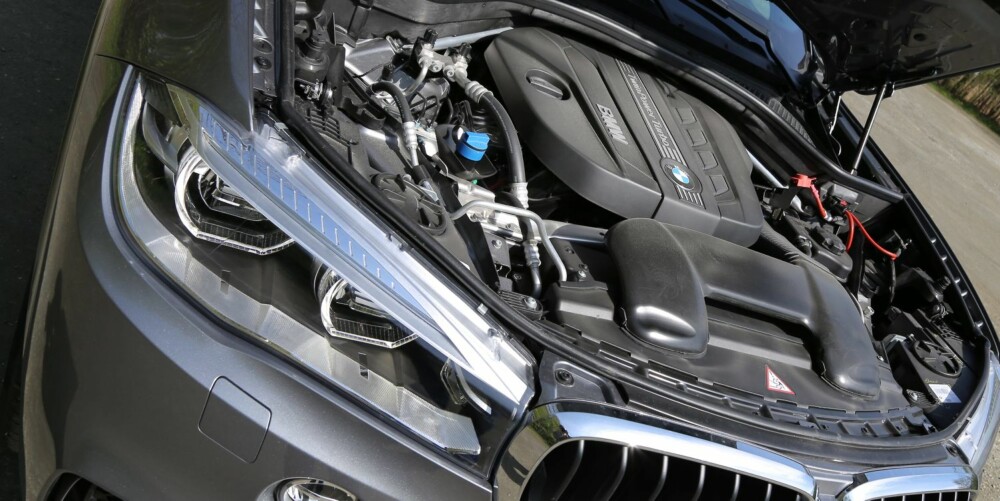 GAMMELT NYTT: For første gang havner en toliters firer i BMW X5, men det er ikke den nyeste dieselmotoren som har funnet veien under panseret. GAMMELT NYTT: For første gang havner en toliters firer i BMW X5, men det er ikke den nyeste dieselmotoren som har funnet veien under panseret.
