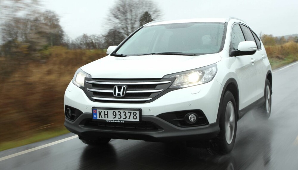 STOR BIL, LITEN MOTOR: En sterk 1,6-liters diesel har likevel ingen problemer med å flytte Honda CR-V i akseptabelt tempo.