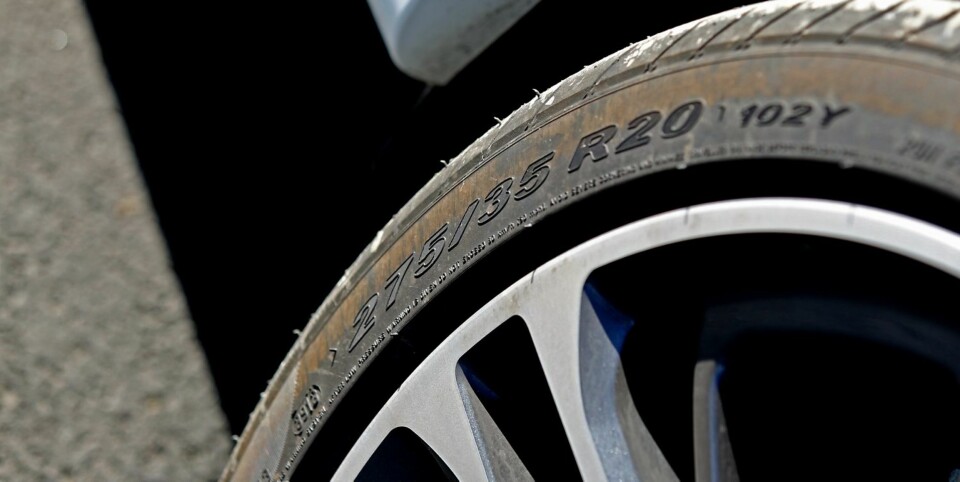 FEIL HJUL: For store hjul med lavprofildekk ødelegger mye for fjæringskomforten som bor i bilen. Mindr felg og mer gummi, er vår anbefaling.