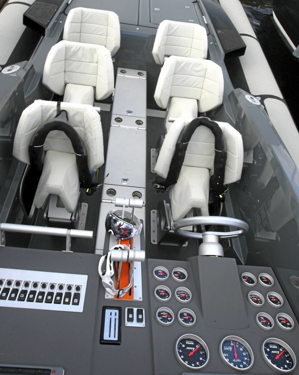 KOMFORT: Jockeysetene med ryggstøtte gir god komfort og oversikt.