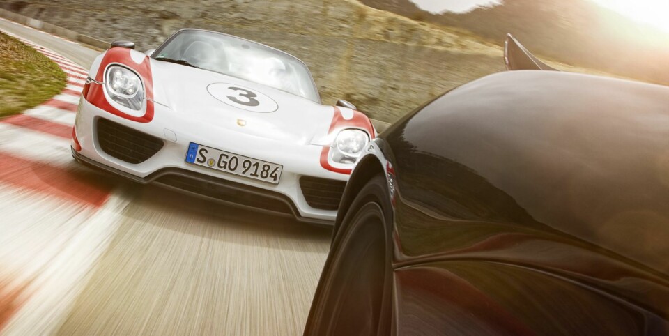Superduellen: Porsche 918 Spyder mot McLaren P1
