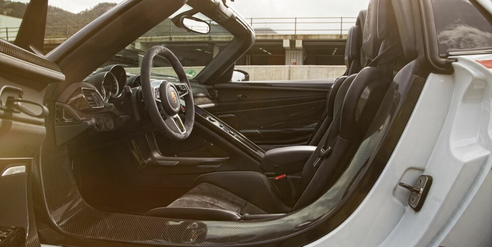 Superduellen: Porsche 918 Spyder mot McLaren P1