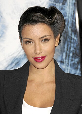 ÉN TING AV GANGEN:Kim Kardashian med et par perfekte røde lepper og nedtonede øyne er prakteksempelet på hvordan det skal gjøres.