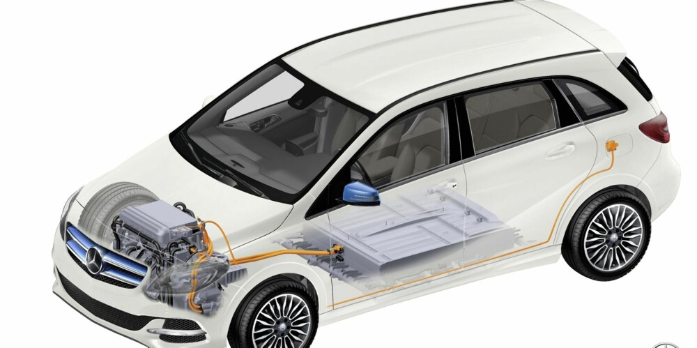 FRA TESLA: Motor og batteri kommer fra Tesla, som Mercedes inntil nylig eide aksjer i. Batteripakken ligger lavt og i midten av bilen. Batteriene er tunge og sender vekt med fører opp i 1,8 tonn. FOTO: Mercedes-Benz FRA TESLA: Motor og batteri kommer fra Tesla, som Mercedes inntil nylig eide aksjer i. Batteripakken ligger lavt og i midten av bilen. Batteriene er tunge og sender vekt med fører opp i 1,8 tonn. FOTO: Mercedes-Benz