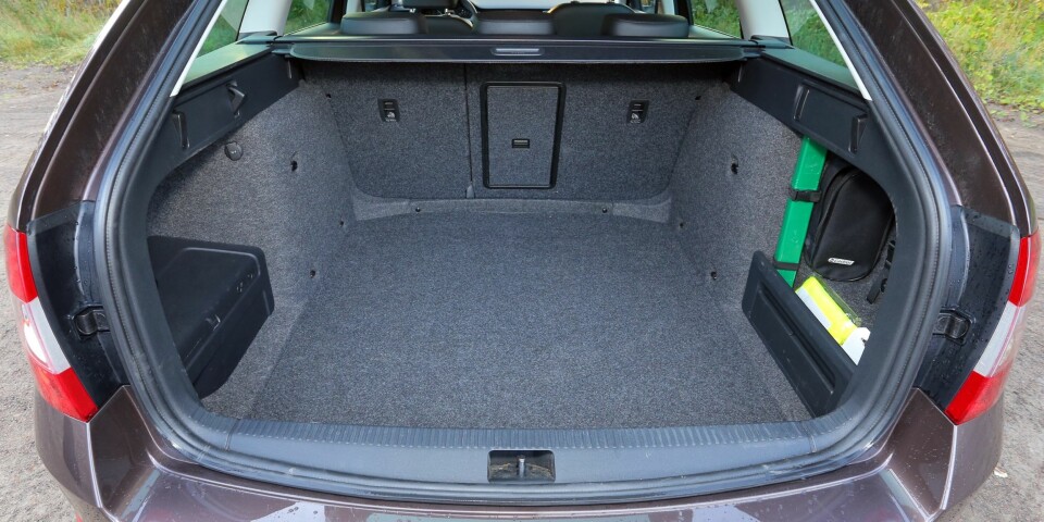 DETTE HOLDER: Bagasjeromsplassen ligger et nivå over normalen i prisklassen denne Octavia-versjonen konkurrerer i.