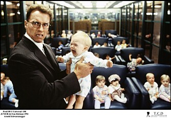 JUNIOR: Ok, det er ingen storfilm, dette. Men Arnold som gravid er et så guffent syn at man bare må fortsette å se. JUNIOR: Ok, det er ingen storfilm, dette. Men Arnold som gravid er et så guffent syn at man bare må fortsette å se.