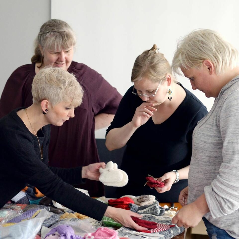 MØDRENE: Karete Roksvåg, Iben Rene Hansen, Nina Amundsen, Gro Kristiansen, Hildegunn Marcussen og Camilla Walle, er mødrene som alle har erfart hvor vanskelig det kan være å få et lite barn med DS.