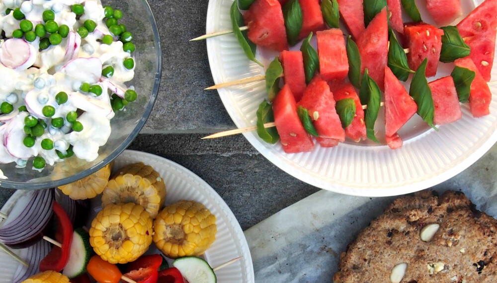 PERFEKT AVSLUTNING: Vannmelon er en av sommerens store gleder, og med fetaostkrem og basilikum blir den litt mer spennende. PERFEKT AVSLUTNING: Vannmelon er en av sommerens store gleder, og med fetaostkrem og basilikum blir den litt mer spennende.