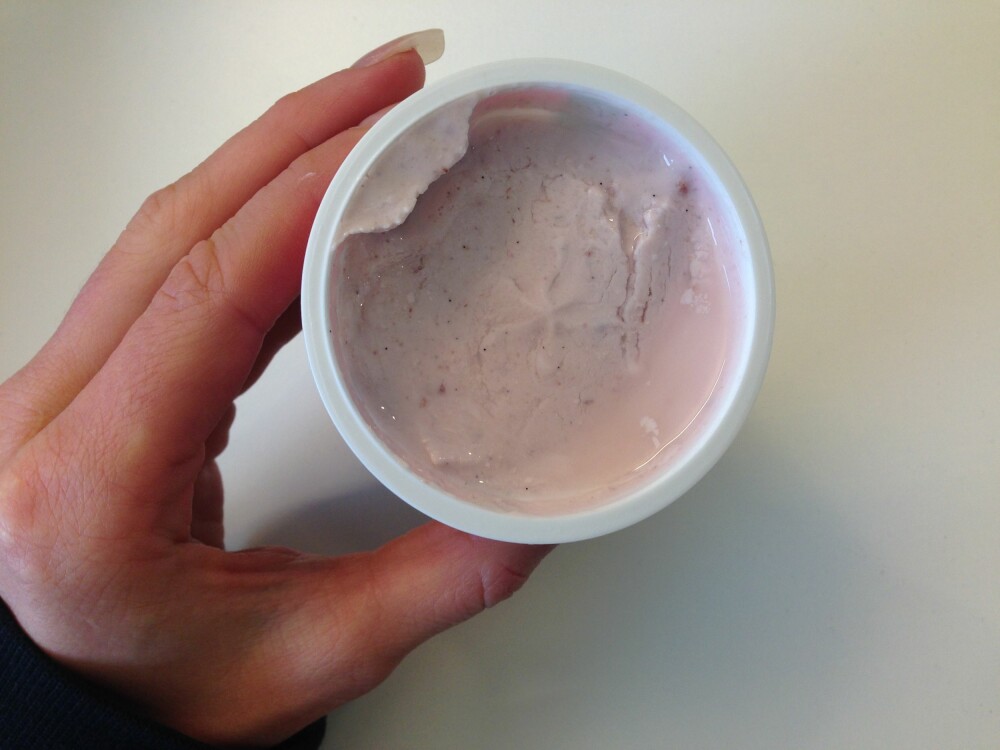MYSE: "Vannet" øverst på yoghurten bør du ikke helle ut! FOTO: Jenny Mina Rødahl MYSE: "Vannet" øverst på yoghurten bør du ikke helle ut! FOTO: Jenny Mina Rødahl