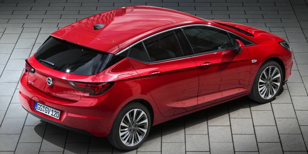 FREKKERE HEKK: Også hekken er kvassere enn på bilen den nye Astra tar over for. FOTO: Opel FREKKERE HEKK: Også hekken er kvassere enn på bilen den nye Astra tar over for. FOTO: Opel