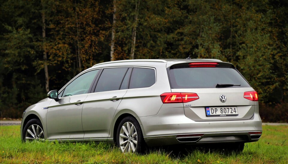 LIKT OG ULIKT: Skallet er det samme, men under metallet har VW Passat GTE en helt annen drivlinje enn andre Passater.