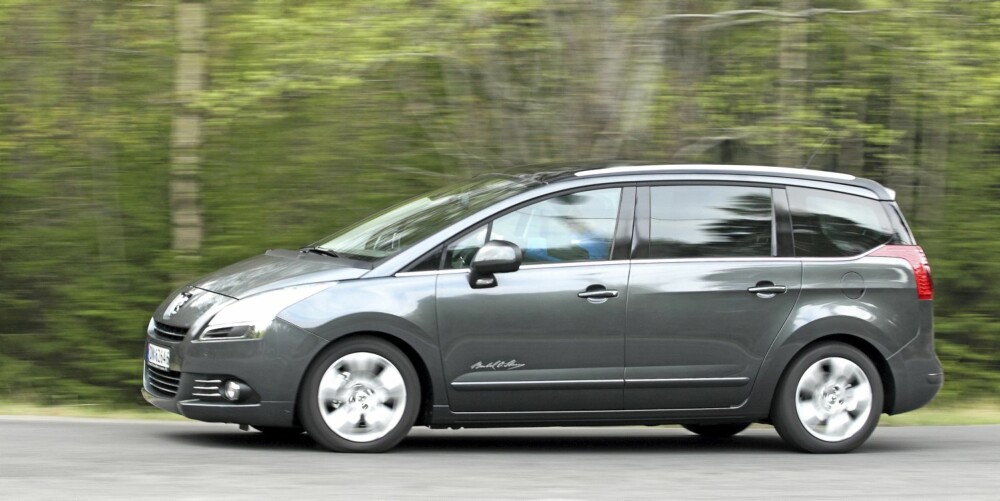 KJENT PROFIL: Utseendemessig er det mye Peugeot og mye syvseter over 5008-modellen. KJENT PROFIL: Utseendemessig er det mye Peugeot og mye syvseter over 5008-modellen.