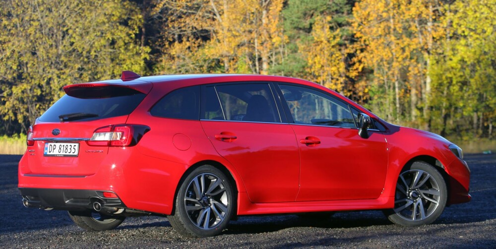 STRAM: Slanke og stramme linjer preger hekken til Subaru Levorg. De utvendige formene bidrar til at høyden i bagasjerommet ikke er gedigen. STRAM: Slanke og stramme linjer preger hekken til Subaru Levorg. De utvendige formene bidrar til at høyden i bagasjerommet ikke er gedigen.