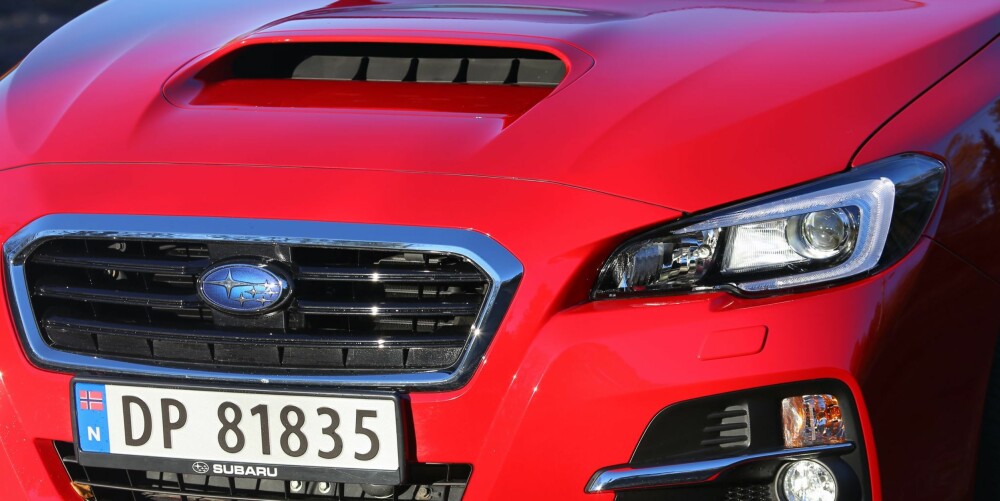 SPESIELT: Subaru Levorgs store luftinntak midt på panseret er ikke hverdagskost blant familiestasjonsvognene. SPESIELT: Subaru Levorgs store luftinntak midt på panseret er ikke hverdagskost blant familiestasjonsvognene.