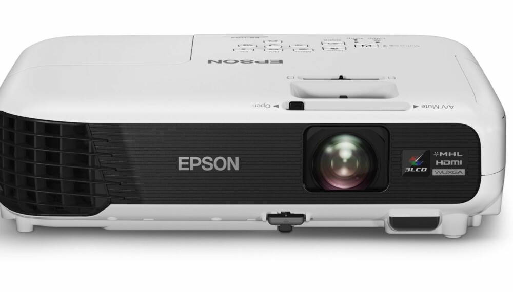 POSE OG SEKK: Kan du  få en projektor som både fungerer til hjemmekino på kveldstid og som jobbprojektor på dagtid? Epson har forsøkt på dette med Epson EB-U04.
