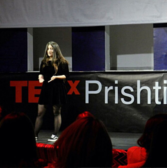BEINTØFF: Kastrati har blitt intervjuet både i nasjonale og internasjonale medier om sitt engasjement. Hun holdt også foredrag om det på en Ted-talk i Pristina. BEINTØFF: Kastrati har blitt intervjuet både i nasjonale og internasjonale medier om sitt engasjement. Hun holdt også foredrag om det på en Ted-talk i Pristina.