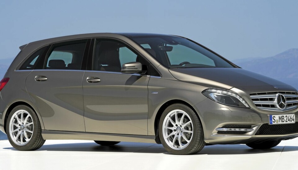 NY: Mercedes-Benz B-Klasse er er blitt både lengre og bredere, men også lavere, enn forgjengeren. FOTO: Mercedes-Benz