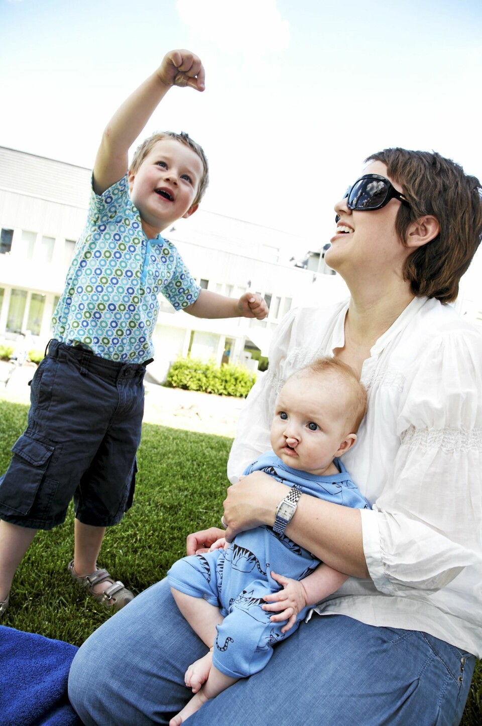 BRØDRE: - Babyen er ikke helt ferdig. Doktoren må fikse litt på ham, sier storebror Andreas.