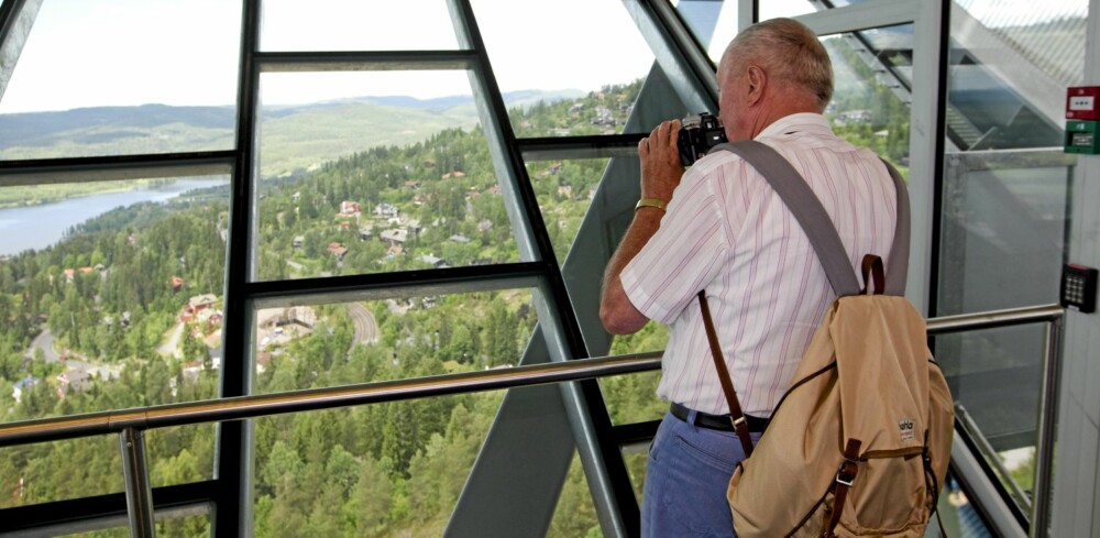 UTSIKTEN: Slik ser Oslo ut fra toppen av tårnet i Holmenkollen.
