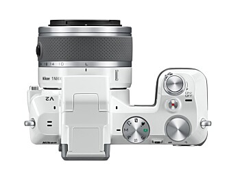 HVIT: Nikon 1 V2 får du også i hvitt, nesten litt Apple-aktig.