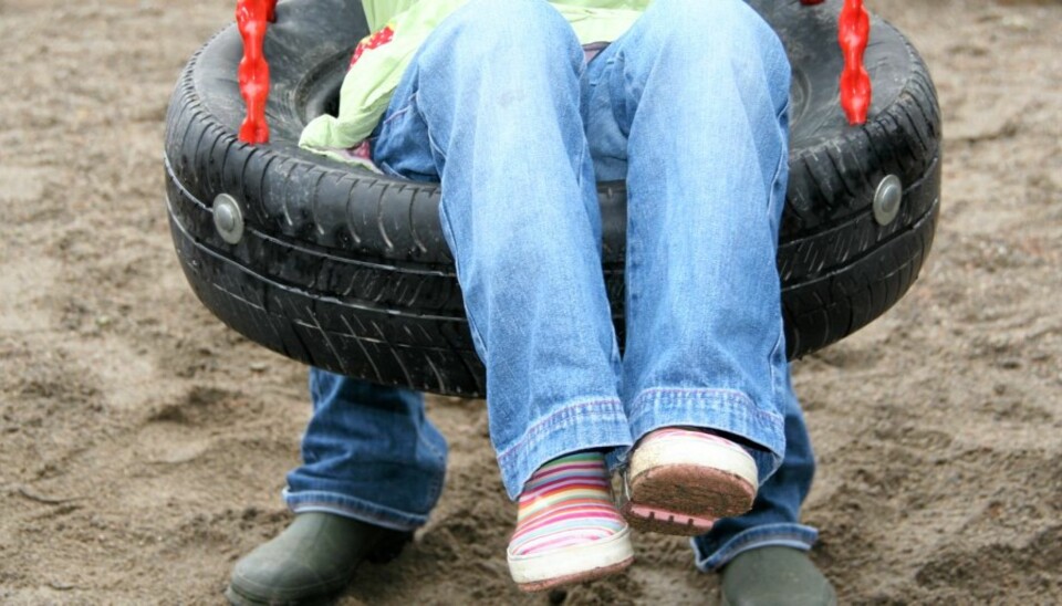 STÅR ALENE: Barnehageloven beskytter ikke barn fra å bli sagt opp i barnehagen, men kontrakten mellom foreldre og barnehage må likevel følge lover og regler.