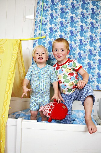 SØSKEN OG SAMBOERE: Dette er senga til Frithjof. Sprinkelsenga til Tellef står i den andre enden av rommet, men snart skal brødrene få køyeseng. SØSKEN OG SAMBOERE: Dette er senga til Frithjof. Sprinkelsenga til Tellef står i den andre enden av rommet, men snart skal brødrene få køyeseng.