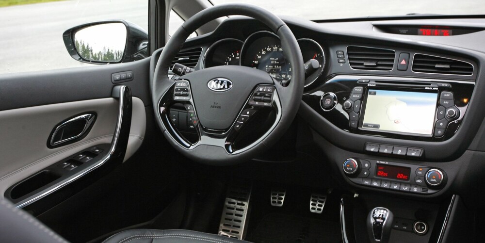 MODERNE: Kia har tatt syvmilssteg når det kommer til materialvalg og kvalitetsfølelse de siste årene, og Cee'd er ikke et unntak. MODERNE: Kia har tatt syvmilssteg når det kommer til materialvalg og kvalitetsfølelse de siste årene, og Cee'd er ikke et unntak.
