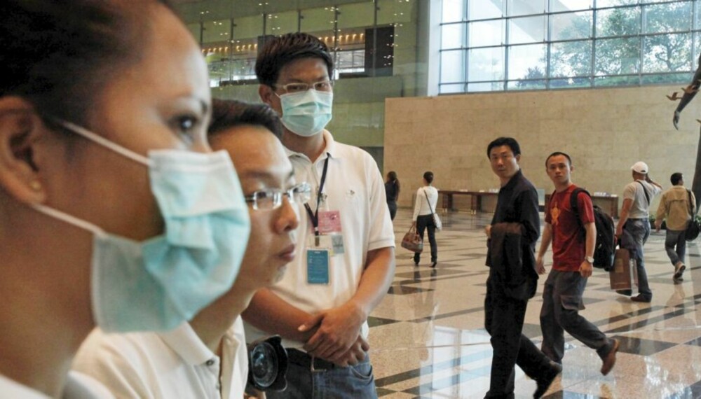 SVINEINFLUENSA: Temperaturscannere blir nå tatt i bruk for å finne flypassasjerer med høy kroppstemperatur som reiser fra Mexico der svineinfluensaen har tatt mange liv. Her fra Changi International Airport i Singapore. SVINEINFLUENSA: Temperaturscannere blir nå tatt i bruk for å finne flypassasjerer med høy kroppstemperatur som reiser fra Mexico der svineinfluensaen har tatt mange liv. Her fra Changi International Airport i Singapore.