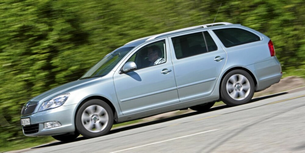KJØRER GODT: Skoda Octavia gir en fin kombinasjon av komfort og glede. Med 122-hesters turbomotor og DSG-girkasse har den også en herlig drivlinje. KJØRER GODT: Skoda Octavia gir en fin kombinasjon av komfort og glede. Med 122-hesters turbomotor og DSG-girkasse har den også en herlig drivlinje.