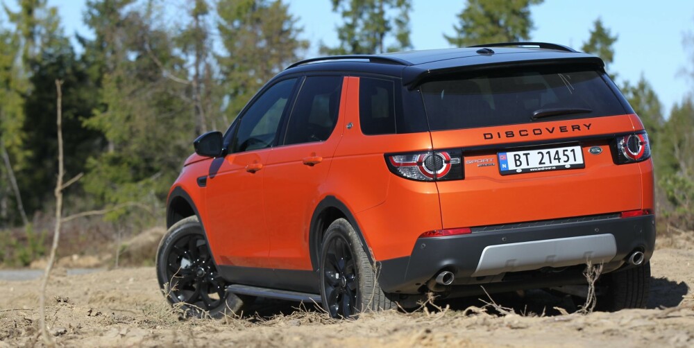 TAR SEG FRAM Discovery Sport har, i likhet med andre modeller fra merket, forskjellige terrengkjøreprogrammer som hjelper deg fram i terrenget. Framkommeligheten er i ypperste klasse. 