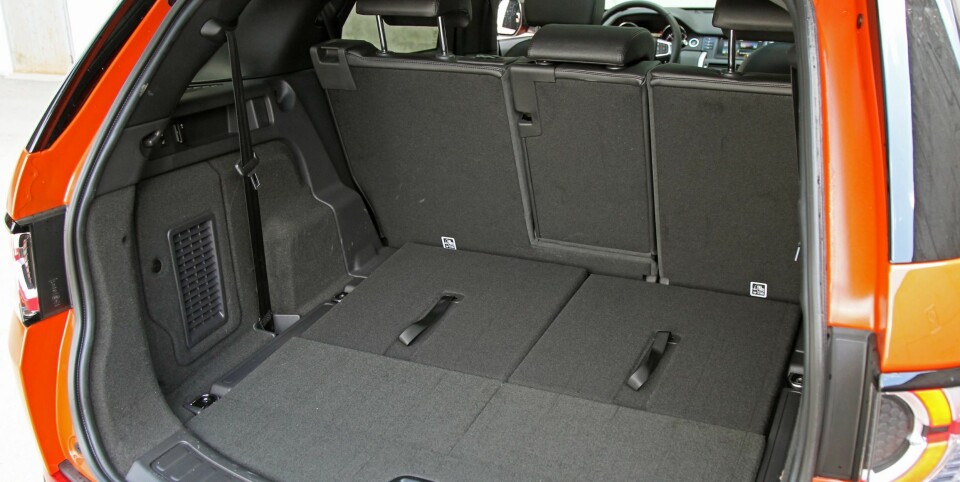 PLUSS TO: En tredje seterad er tilgjengelig som ekstrautstyr i Discovery Sport. Setene er små og egner seg best for barn. Når setene ikke er i bruk, legges de ned og danner et flatt gulv.