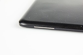 PEN: Galaxy Tab 4 har fått samme type bakside som kjempemobilen Galaxy Note. 