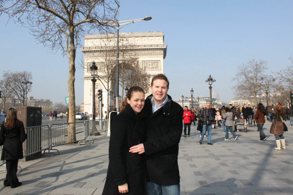 I PARIS: Paret synes det er herlig å få lov til bare å være kjærester.