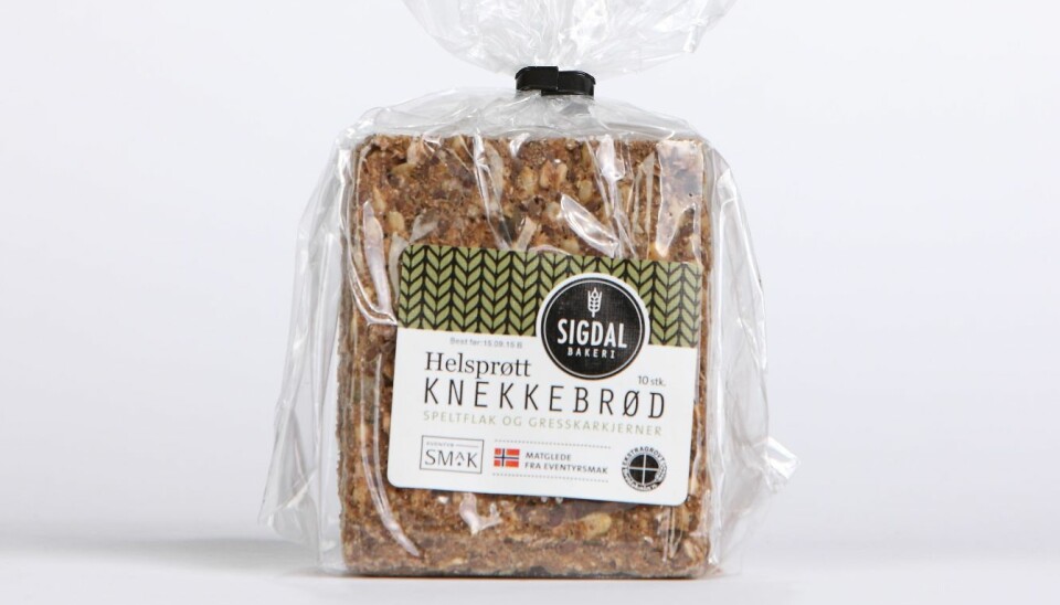 TEST AV HJEMMELAGDE KNEKKEBRØD: Helsprøtt Knekkebrød Speltflak og Gresskarkjerner. FOTO: Bjørn Inge Karlsen