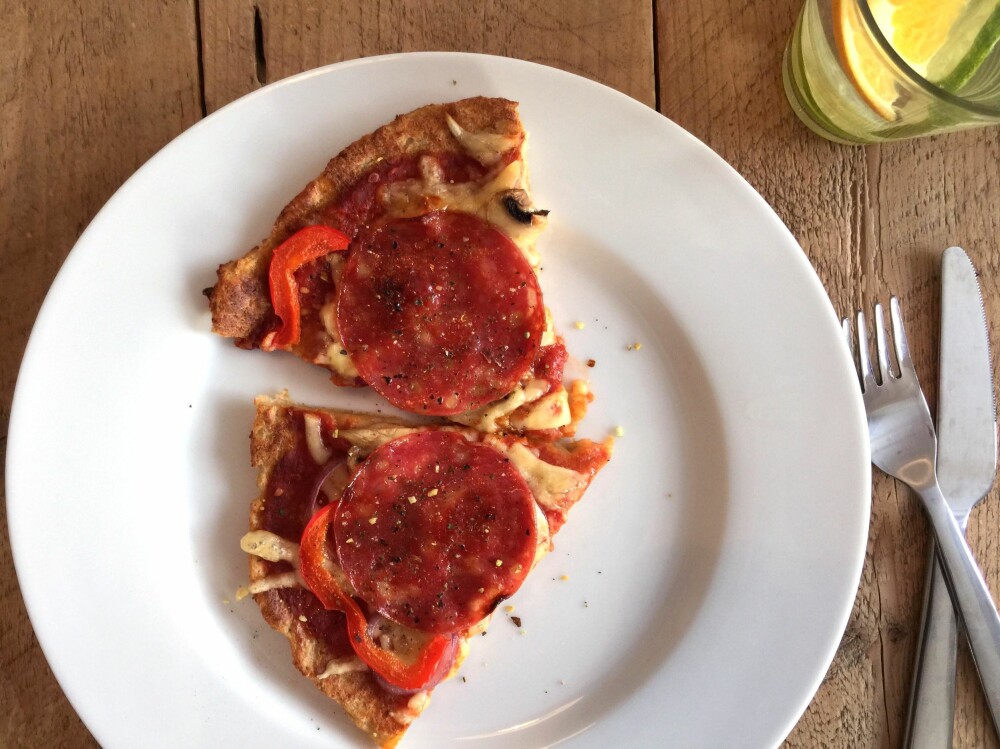SUNN PIZZA: Vår sunnifiserte pizza er laget på en bunn av blomkål.