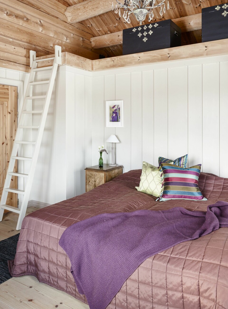 ROMSLIG SOVEROM: Det er god takhøyde og romslig plass på hovedsoverommet. FOTO: Sveinung Bråthen