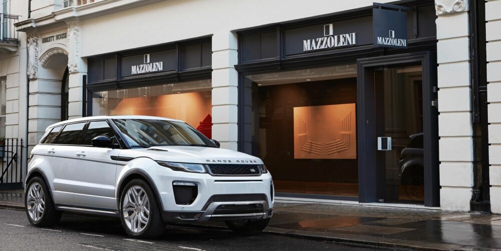 STILIKON: Med mange små visuelle endringer løfter Land Rover Evoque til nye høyder. Evoque er og blir et stilikon blant kompakt-SUV-ene. STILIKON: Med mange små visuelle endringer løfter Land Rover Evoque til nye høyder. Evoque er og blir et stilikon blant kompakt-SUV-ene.