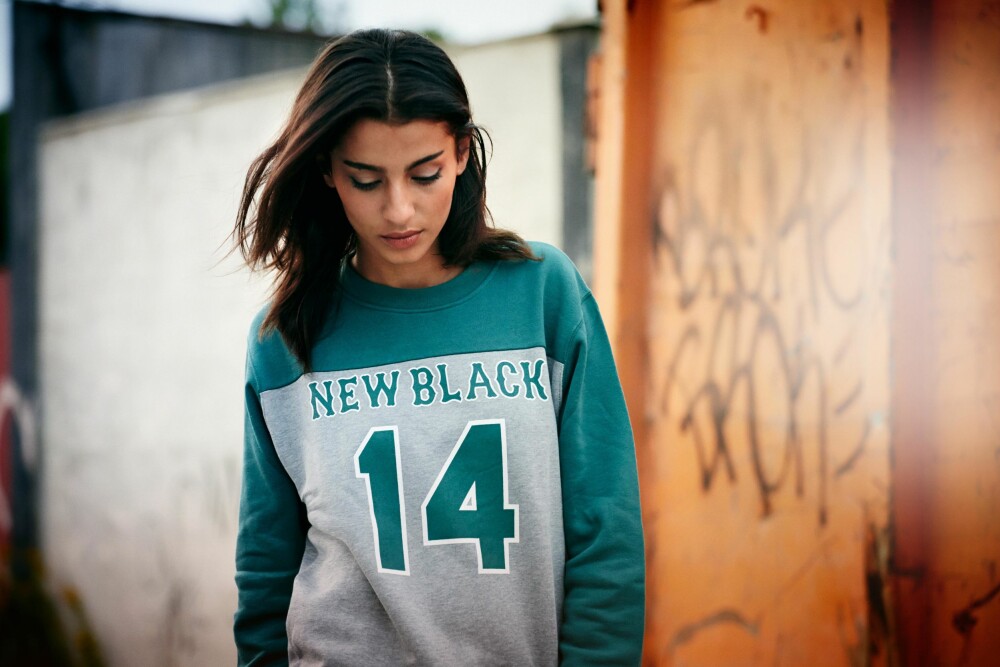 KUL STIL: Det svenske streetstylemerket New Black byr på kule, behagelige plagg, inspirert av amerikansk sport- og popkultur fra 90-tallet. KUL STIL: Det svenske streetstylemerket New Black byr på kule, behagelige plagg, inspirert av amerikansk sport- og popkultur fra 90-tallet.