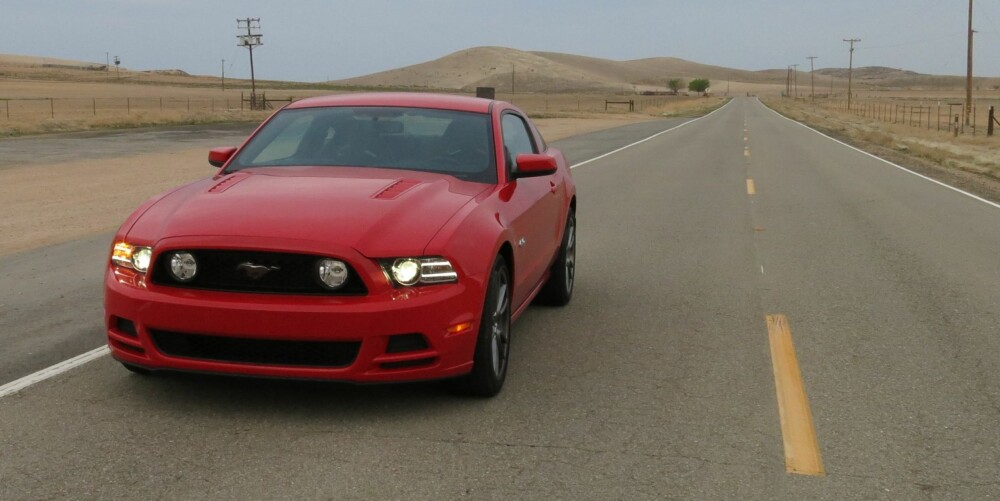 MUSTANG: En Ford Mustang med V8-er, øde vei i USA. Blir det bedre? FOTO: Martin Jansen MUSTANG: En Ford Mustang med V8-er, øde vei i USA. Blir det bedre? FOTO: Martin Jansen