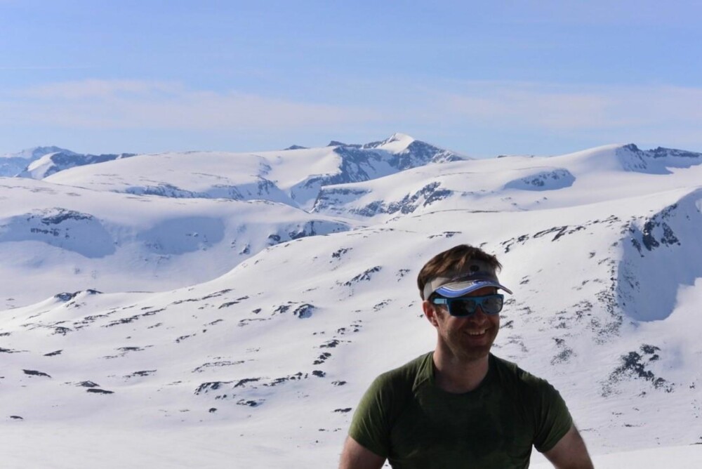 TOPPTUR MED ERLEND: Redaktør i friflyt, forfatter og toppturekspert Erlend Sande deler sine toppturtips. 