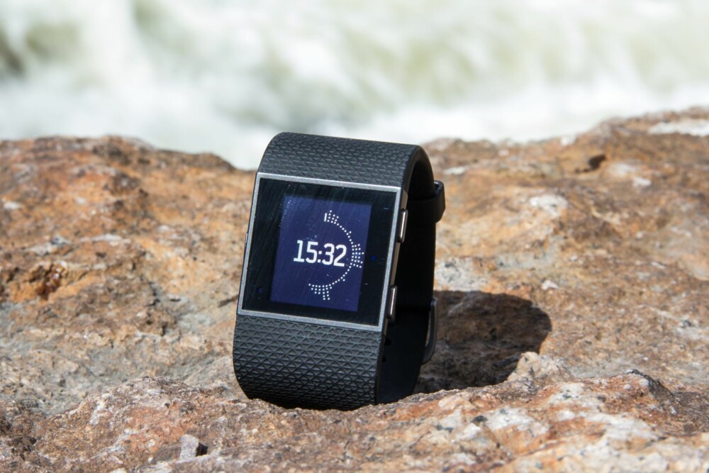 AKTIV: Fitbit Surge viser ved hjelp av grafikk på displayet hvor aktiv du har vært. Til flere lag med ringer - jo mer aktiv har du vært.