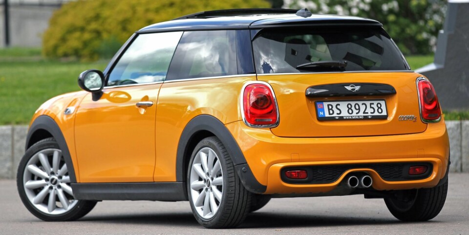TØFFER SEG: Cooper S har styling so står i stil til kjøreopplevelsen. Denne bilen skal være en rabagast, og ser også ut som en. FOTO: Petter Handeland