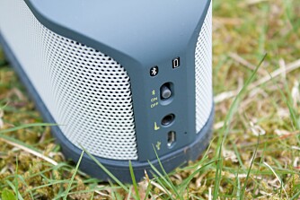 MELLOMSTE BUKKEN: Jabra Solemate er litt større enn Solemate Mini, men en god del mindre enn Solemate Max. MELLOMSTE BUKKEN: Jabra Solemate er litt større enn Solemate Mini, men en god del mindre enn Solemate Max.