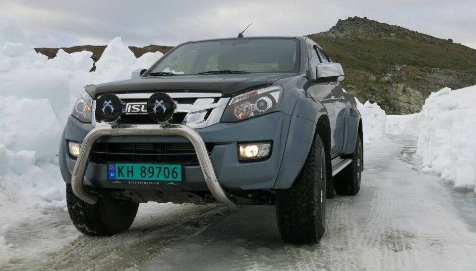 BARSKING: Isuzu D-Max AT 35 gir kongen på haugen-følelse innen pickup-segmentet - i hvert fall til man møter en F-150 SVT Raptor.